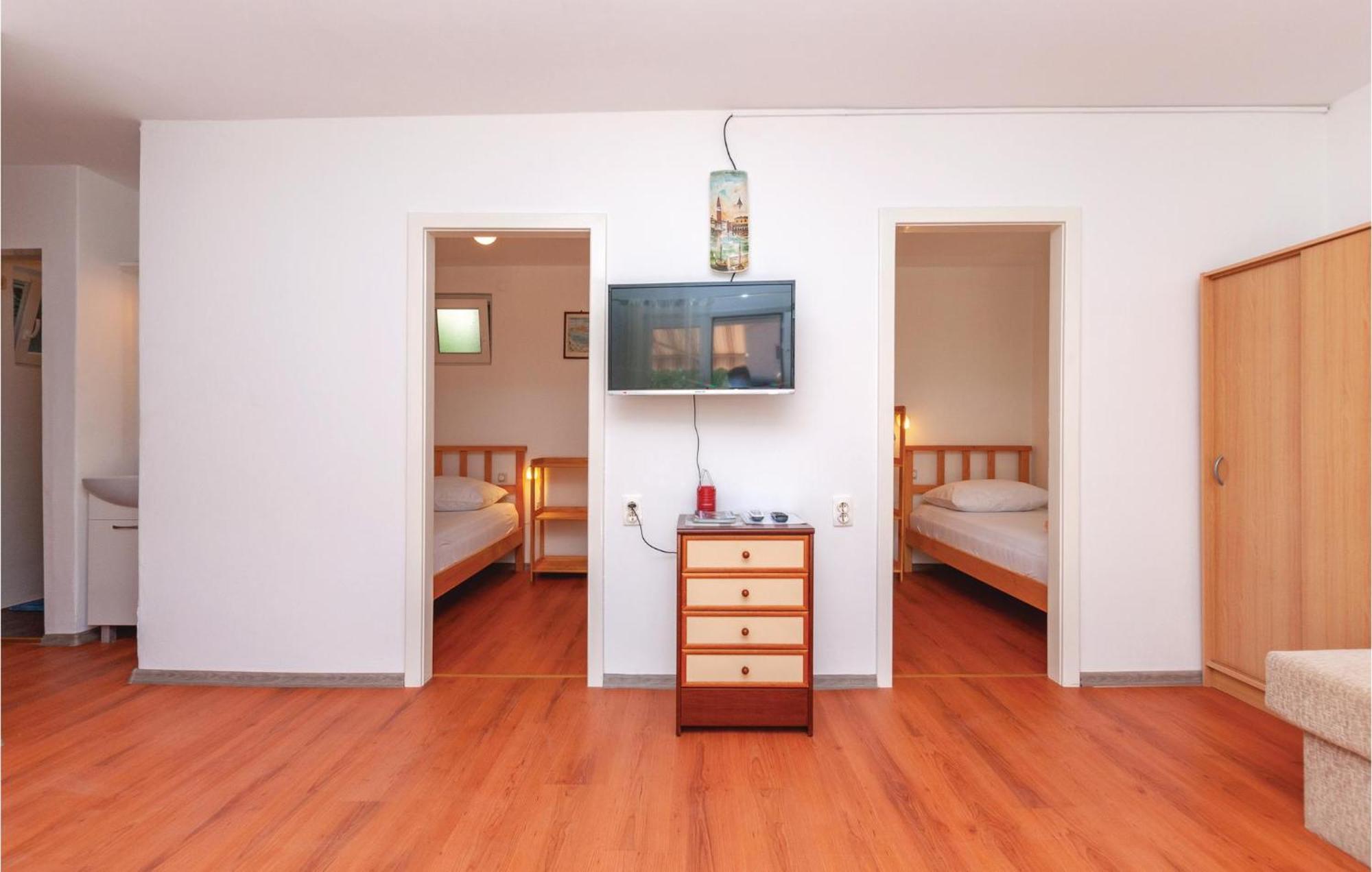 Two-Bedroom Apartment in Jadrija Buitenkant foto